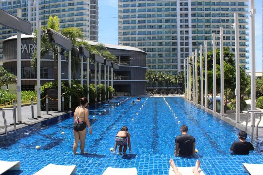 Azure Urban Resort A3 Near Airport Mall With Balcony Wavepool Manila Bagian luar foto