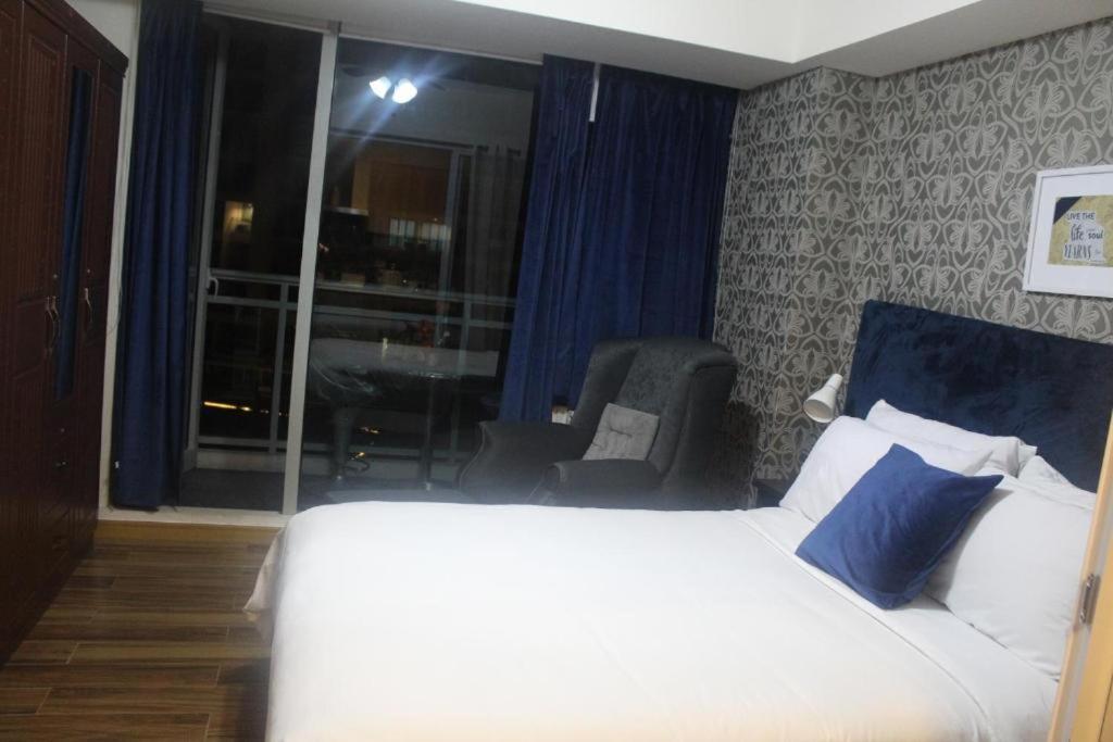 Azure Urban Resort A3 Near Airport Mall With Balcony Wavepool Manila Bagian luar foto