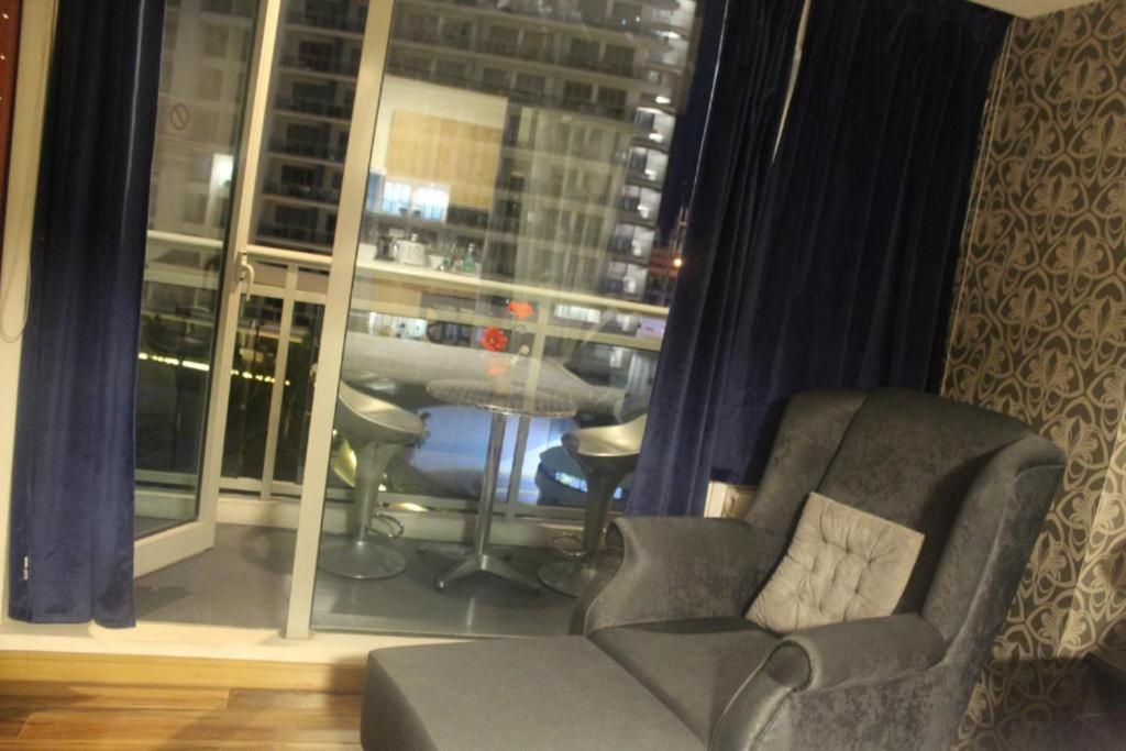Azure Urban Resort A3 Near Airport Mall With Balcony Wavepool Manila Bagian luar foto